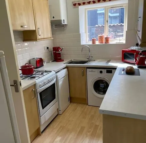 Centre Of Town House 3 Bedrooms Sleeps 5 And Infant Free Onsite Parking 2 Cars