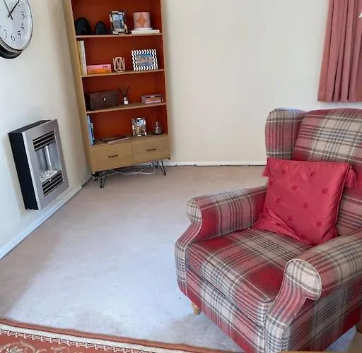 Centre Of Town House 3 Bedrooms Sleeps 5 And Infant Free Onsite Parking 2 Cars