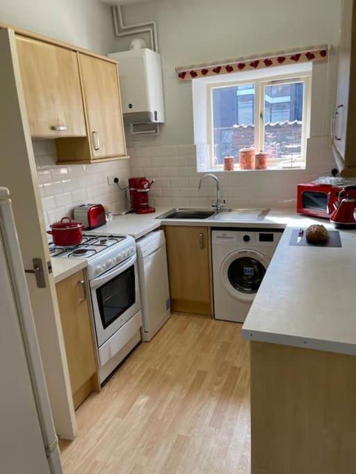 Centre Of Town House 3 Bedrooms Sleeps 5 And Infant Free Onsite Parking 2 Cars Ferienhaus