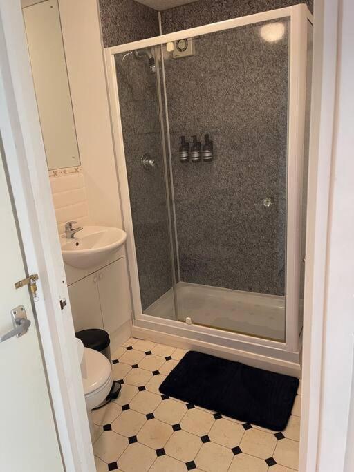 Centre Of Town House 3 Bedrooms Sleeps 5 And Infant Free Onsite Parking 2 Cars * King's Lynn