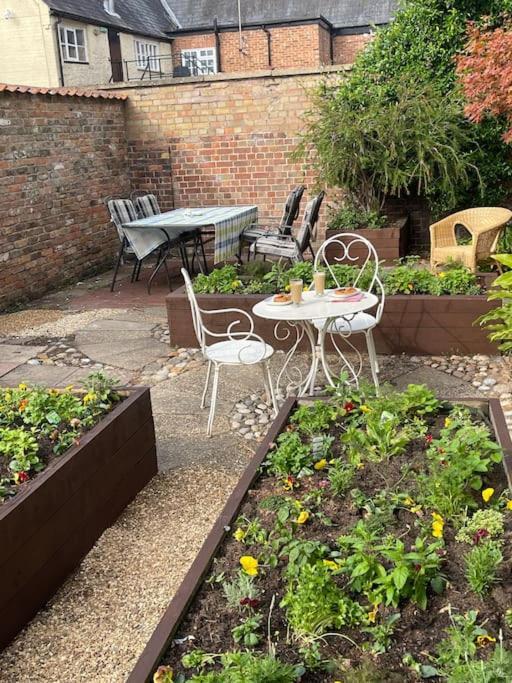Centre Of Town House 3 Bedrooms Sleeps 5 And Infant Free Onsite Parking 2 Cars Ferienhaus *